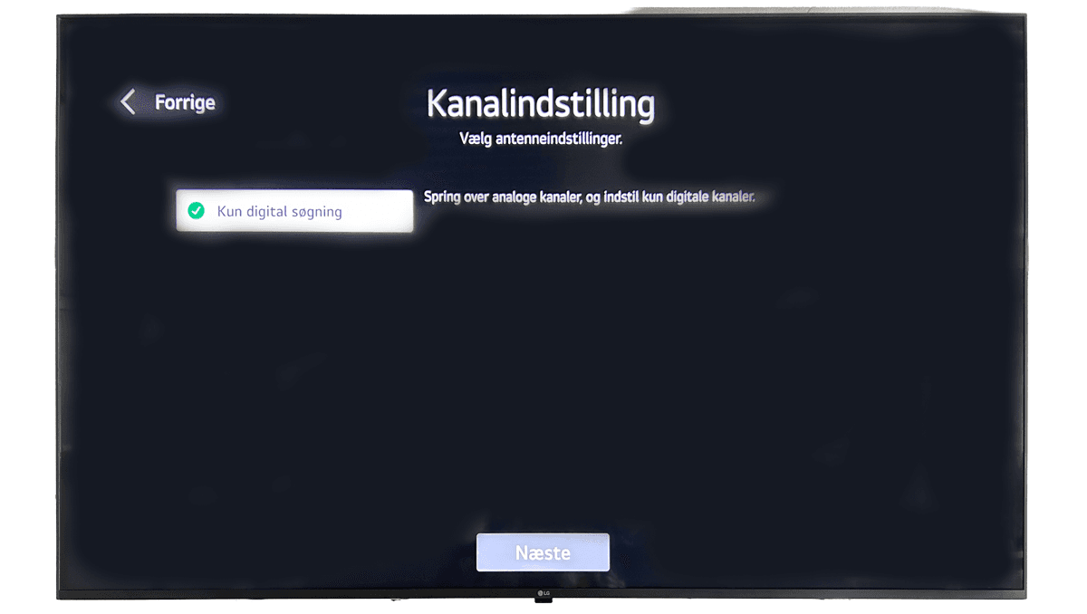 Kanalindstilling på tv-skærm med valgt indstilling for kun digital søgning og knap til næste trin.